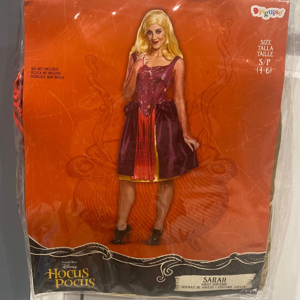 Sarah Sanderson from Disneys Hocus Pocus. Knee length women’s costume